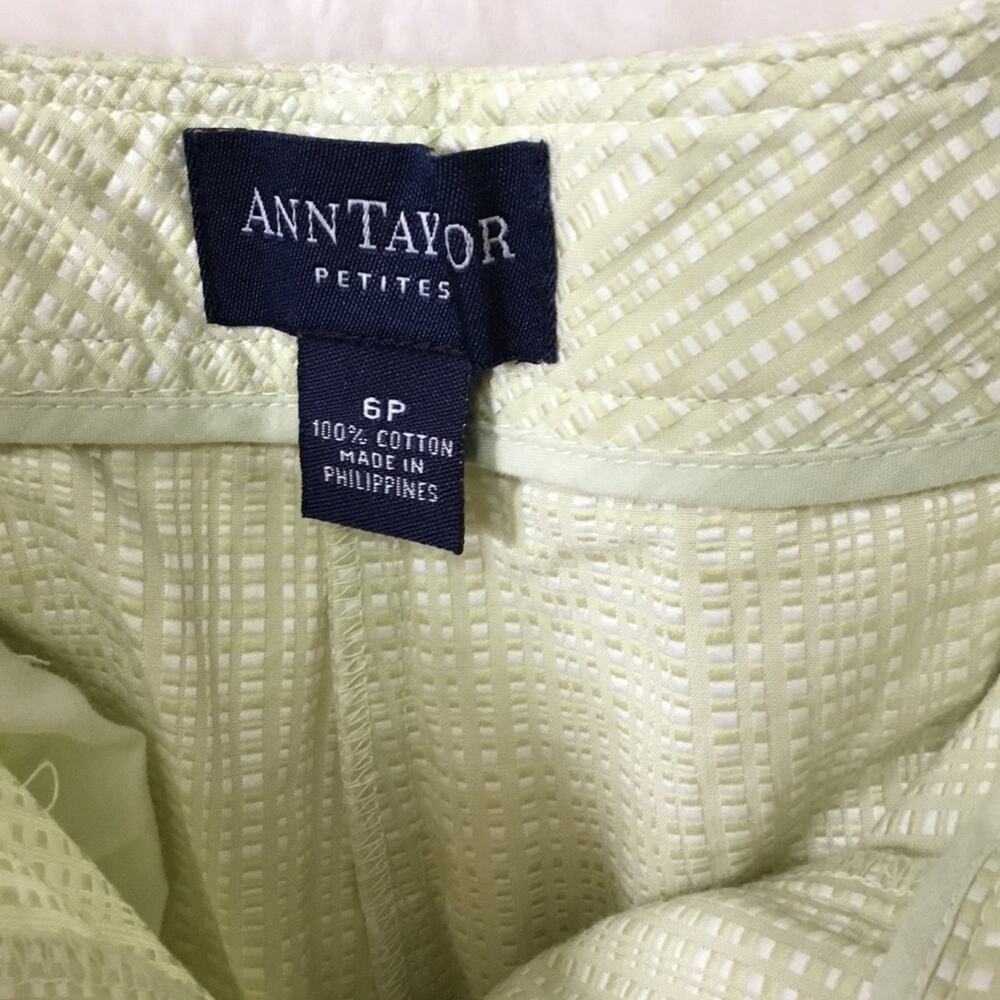 Ann Taylor Green Pattern Crop Pants - Picture 6 of 9